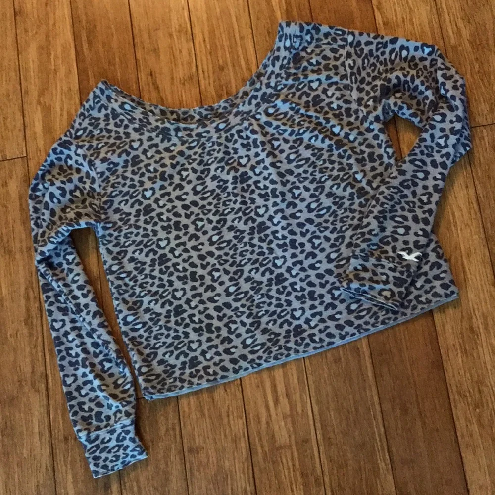 Hollister Off the Shoulder Leopard Top - Picture 2 of 11